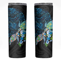 Hawaiian Couple Turtles Honi Skinny Tumbler Polynesian Art Motifs and Hibiscus Black Blue Color LT03 Black - Polynesian Pride
