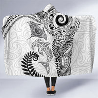 Aotearoa Maori Sea Animals Tribal Hooded Blanket Manta Ray and Shark Moko Pattern White Color