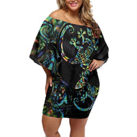 New Zealand Gecko Maori Art Tattoo Family Matching Off Shoulder Short Dress and Hawaiian Shirt Silver Fern and Paua Shell Mode LT03 Mom's Dress Black - Polynesian Pride