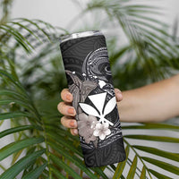 Hawaiian Whale and Kanaka Maoli Symbol Skinny Tumbler Hibiscus with Hawaii Map and Polynesian Tattoo Grayscale Color LT03 - Polynesian Pride