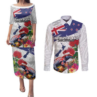 New Zealand Christmas Couples Matching Puletasi and Long Sleeve Button Shirt Meri Kirihimete-Tuatara and Pohutukawa White Color LT03 White - Polynesian Pride