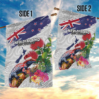 New Zealand Christmas Garden Flag Meri Kirihimete-Tuatara and Pohutukawa White Color LT03 - Polynesian Pride