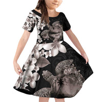 Hawaiian Lei Day Family Matching Off Shoulder Short Dress and Hawaiian Shirt Plumeria and Turtle with Polynesian Tribal Pattern Grayscale Color LT03 Daughter's Dress Black - Polynesian Pride