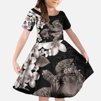 Hawaiian Lei Day Family Matching Short Sleeve Bodycon Dress and Hawaiian Shirt Plumeria and Turtle with Polynesian Tribal Pattern Grayscale Color LT03 Daughter's Dress Black - Polynesian Pride