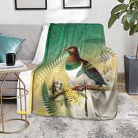 New Zealand Pigeon Kereru Blanket Maori Fern Art Green Gradient - Polynesian Pride