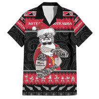 New Zealand Santa Tiki Christmas Family Matching Summer Maxi Dress and Hawaiian Shirt Meri Kirihimete LT05 Dad's Shirt - Short Sleeve Black - Polynesian Pride