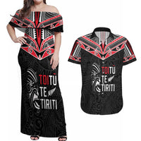 Aotearoa Toitu Te Tiriti Couples Matching Off Shoulder Maxi Dress and Hawaiian Shirt New Zealand Honour The Treaty LT05 Black - Polynesian Pride