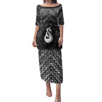 New Zealand Maori Family Matching Puletasi and Hawaiian Shirt Poutama Manaia Black Paua Shell LT05 Mom's Dress Black - Polynesian Pride
