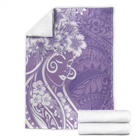 Polynesian Women's Day Blanket Purple Hibiscus Flowers With Polynesian Pattern