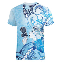 Aotearoa Maori Wahine Women V-Neck T-Shirt Fantail Bird Blue Gold Marble