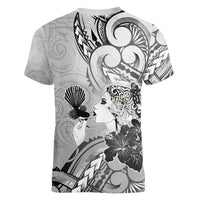 Aotearoa Maori Wahine Women V-Neck T-Shirt Fantail Bird Black Gold Marble