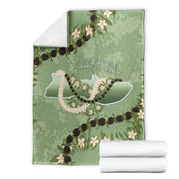 Hawaii Molokai Island Flowers Lei Blanket Kukui Nut Mossy Green