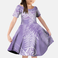 Aotearoa Maori Koru Curves Family Matching Off Shoulder Short Dress and Hawaiian Shirt Silver Ferns - Amethyst LT7 Daughter's Dress Purple - Polynesian Pride