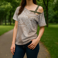 Aotearoa Maori Koru Curves Cross Shoulder Shirt Silver Ferns - Mocha