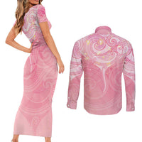 Breast Cancer Awareness Maori Aotearoa Couples Matching Short Sleeve Bodycon Dress and Long Sleeve Button Shirt Manta Ray - Pink Glaze - Polynesian Pride