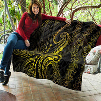 Polynesia Plumeria Lei Quilt Black Gold Curves Motif
