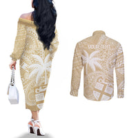 Custom Indo Fijians Couples Matching Off The Shoulder Long Sleeve Dress and Long Sleeve Button Shirt Fiji ke Hindustani Polyneisan Paisley Beige Style LT9 - Polynesian Pride