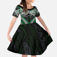 Green Aotearoa Tukutuku Manawa Tapu Family Matching Off The Shoulder Long Sleeve Dress and Hawaiian Shirt Ta Moko Toi Maori LT9 Daughter's Dress Green - Polynesian Pride