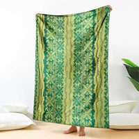 Hawaii Lei with Tribal Quilt Motif Blanket