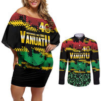 Vanuatu 46th Year Anniversary Couples Matching Off Shoulder Short Dress and Long Sleeve Button Shirt 30 July 1980 Hibiscus Seamless Pattern