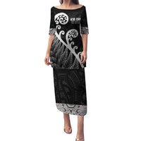 Kia Ora Maori Language Family Matching Puletasi and Hawaiian Shirt Te Reo Maori Koru Fern Art LT9 Mom's Dress Black - Polynesian Pride