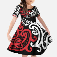 Honour The Treaty New Zealand Personalised Family Matching Off Shoulder Maxi Dress and Hawaiian Shirt Toitu Te Tiriti Half Fern with Haka dance LT9 Daughter's Dress Black - Polynesian Pride