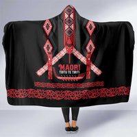 Toitu Te Tiriti Waitangi Hooded Blanket Black Wharenui House LT9 One Size Black - Polynesian Pride