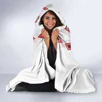Toitu Te Tiriti Waitangi Hooded Blanket White Wharenui House - Polynesian Pride