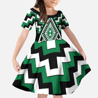 Green Aotearoa Taniko Poutama Patikitiki Family Matching Off The Shoulder Long Sleeve Dress and Hawaiian Shirt LT14 Daughter's Dress Green - Polynesian Pride