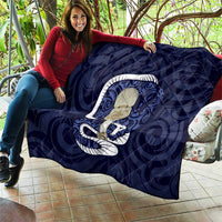 Blue New Zealand Eel Quilt Aotearoa Maori Tuna With Kotiate Weapon LT14 - Polynesian Pride