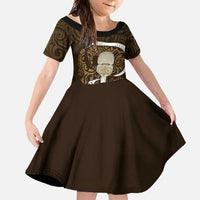 Gold New Zealand Eel Family Matching Off Shoulder Maxi Dress and Hawaiian Shirt Aotearoa Maori Tuna With Kotiate Weapon LT14 Daughter's Dress Gold - Polynesian Pride