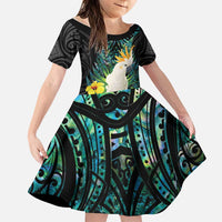 Sulphur-crested Cockatoo New Zealand Family Matching Off The Shoulder Long Sleeve Dress and Hawaiian Shirt Paua Shell Aotearoa Maori Tropical Flowers LT14 Daughter's Dress Black - Polynesian Pride