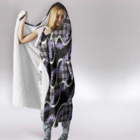 Black Hawaii Palaka Honohono Pikake Hooded Blanket Hawaiian Orchid Lei Polynesian Pattern - Polynesian Pride