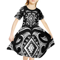 Black Ngaru Taniko With Aotearoa Maori Tattoo Kid Short Sleeve Dress
