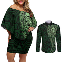 New Zealand Skull Darts Couples Matching Off Shoulder Short Dress and Long Sleeve Button Shirt Aotearoa Maori Chest Tattoo Stylized Green - Polynesian Pride