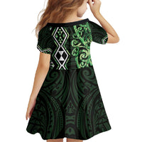 Green Aotearoa Family Matching Off Shoulder Maxi Dress and Hawaiian Shirt Taniko Motifs With Paua Shell Kowhaiwhai LT14 - Polynesian Pride