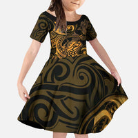 New Zealand Tuatara Family Matching Short Sleeve Bodycon Dress and Hawaiian Shirt Aotearoa Maori Clematis Flowers - Gold LT14 Daughter's Dress Gold - Polynesian Pride