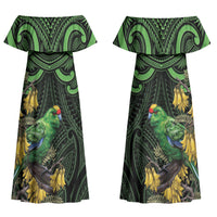 New Zealand Parakeet Bird Couples Matching Off Shoulder Maxi Dress and Long Sleeve Button Shirt Maori Kakariki Kowhai Maori Pattern