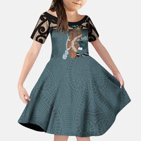 New Zealand Tui Bird Maripi Kid Short Sleeve Dress Maori Weapon Kowhaiwhai Pattern