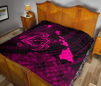 Hawaii Sea Turtle Is Swimming Toward Premium Quilt Pink - Polynesian Pride