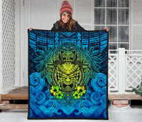 Hawaii Polynesian Premium Quilt - Hawaiian Green Yellow Tiki Face (Blue) - Polynesian Pride