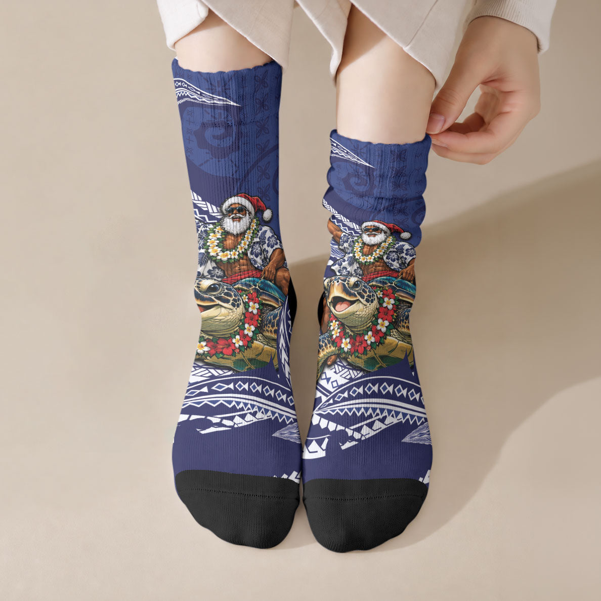 Samoa Christmas Crew Socks Santa Riding Sea Turtle DT05 Crew Socks Navy - Polynesian Pride