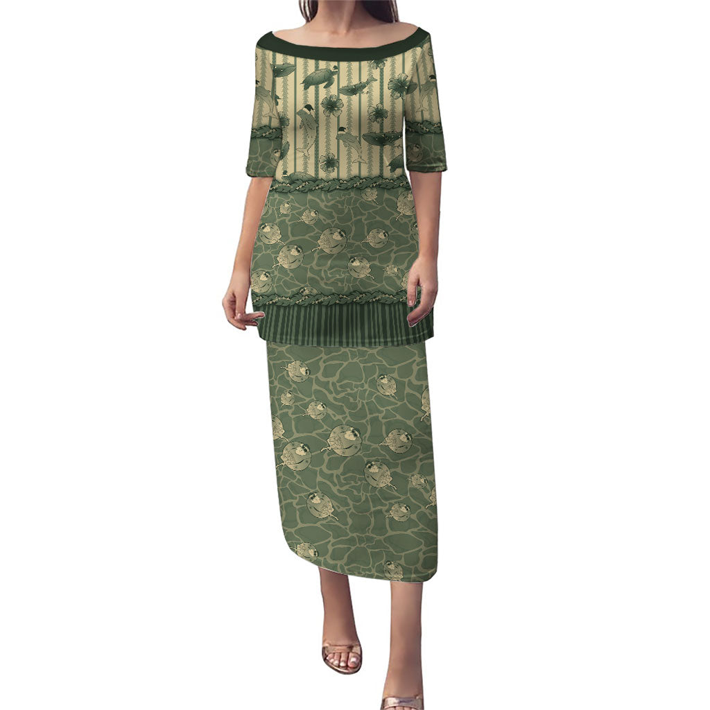 Hawaii Christmas In July Family Matching Puletasi and Hawaiian Shirt Olive Green Mele Kalikimaka Sea Animals DT05 Mom's Dress Green - Polynesian Pride