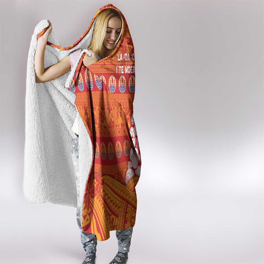 French Polynesia Christmas Hooded Blanket Seashell Xmas Tree Tribal Waves - Polynesian Pride