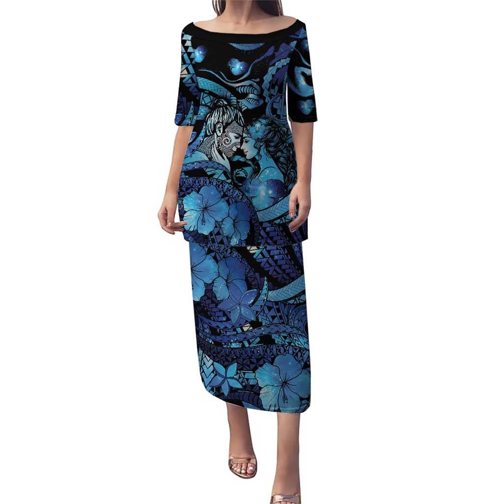 Personalised Maori Romantic Valentine Family Matching Puletasi and Hawaiian Shirt The Hongi Kiss Blue Galaxy DT05 Mom's Dress Blue - Polynesian Pride