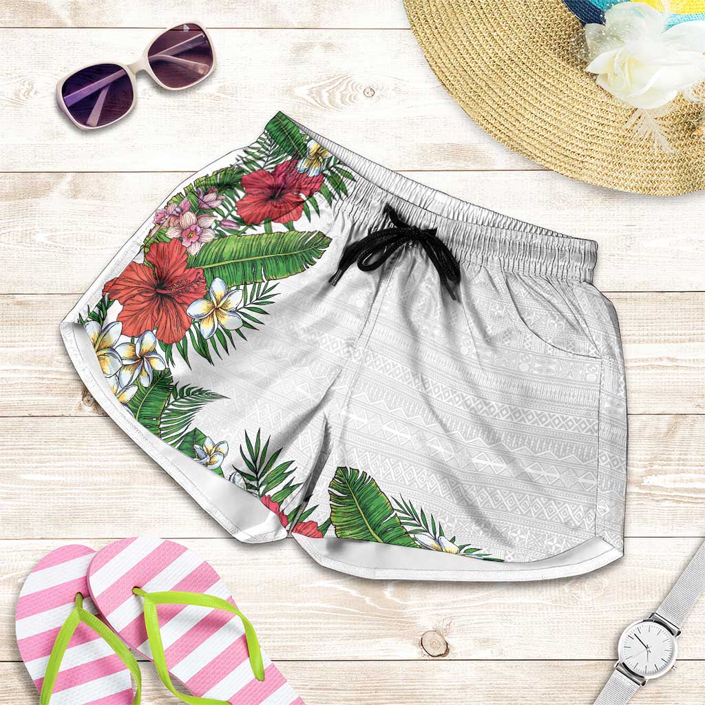 Hawaii Tropical Flowers and Leaves Shorts for Women Tapa Pattern White Mode