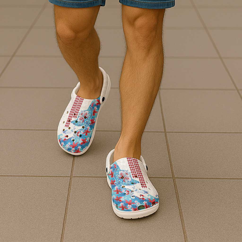 Hawaiian Tribal Manta Ray Clogs Shoes Kakau Tattoo and Flowers Surfing Waves Pattern Ocean Color LT03