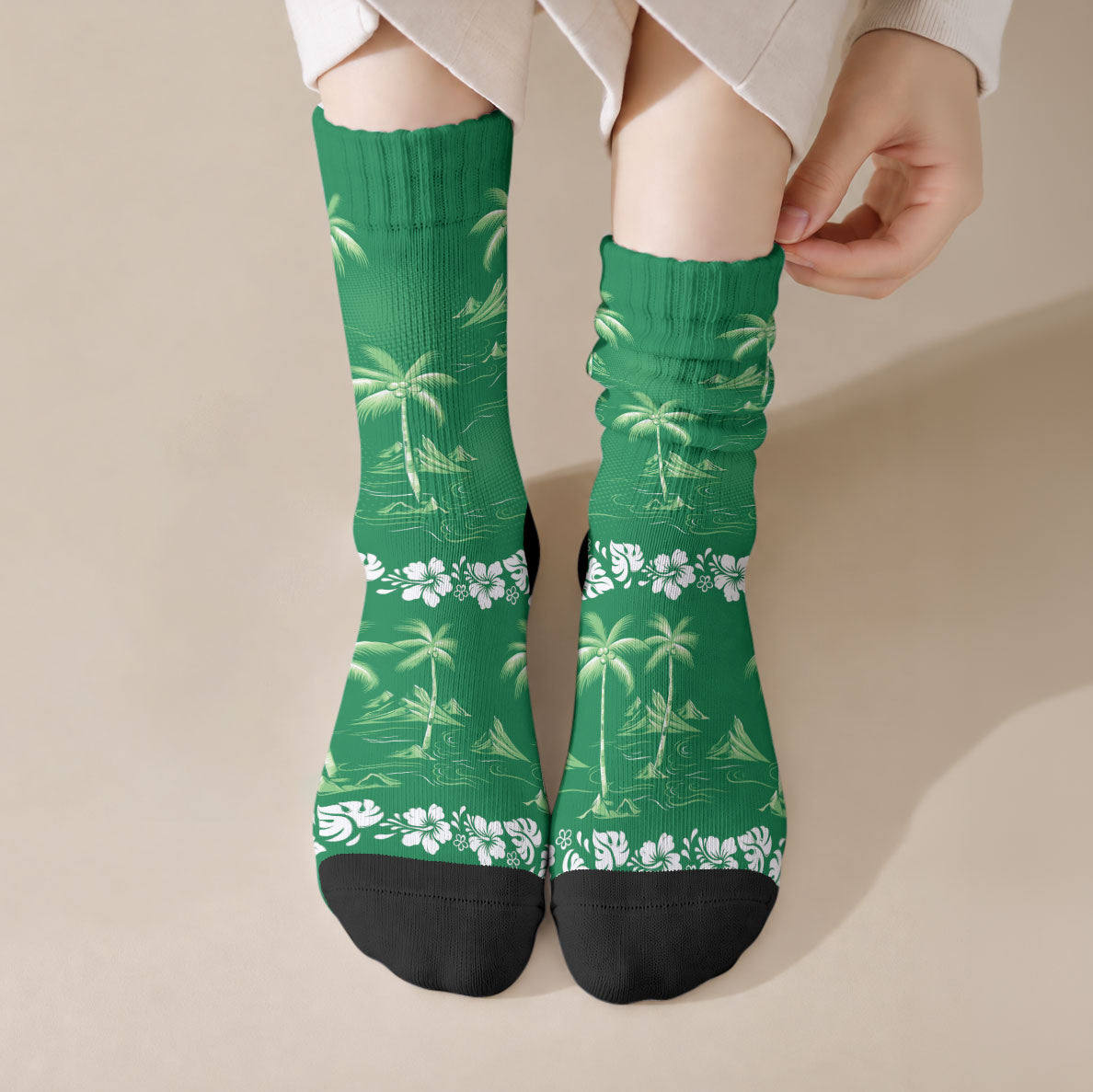 Green Hawaii Palm Tree Hibiscus Crew Socks Fantasy Summer Vibe LT01 Crew Socks Green - Polynesian Pride