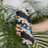 Puakenikeni Maile Lei Skinny Tumbler Frangipani Blue Tropical Leaves