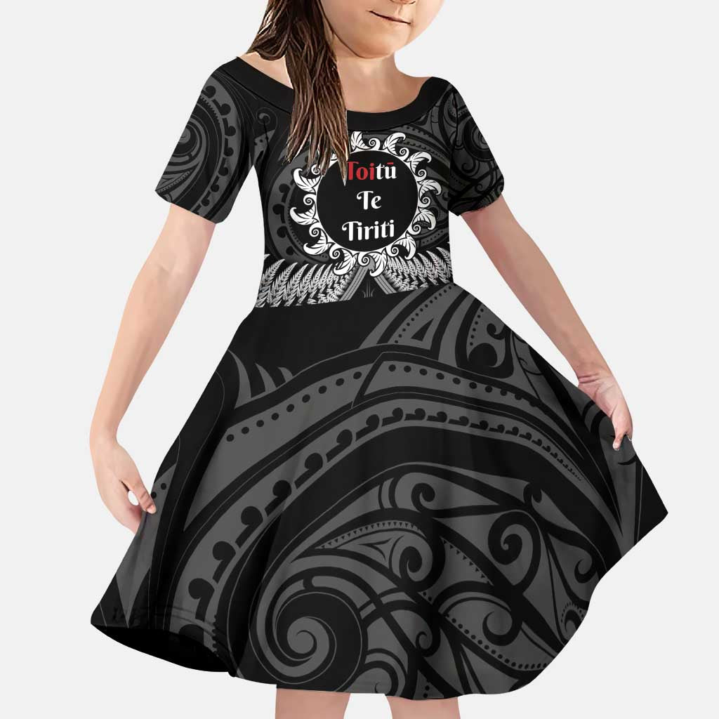 Personalised Toitu Te Tiriti Aotearoa Silver Fern Family Matching Puletasi and Hawaiian Shirt New Zealand Maori Pattern LT01 Daughter's Dress Black - Polynesian Pride